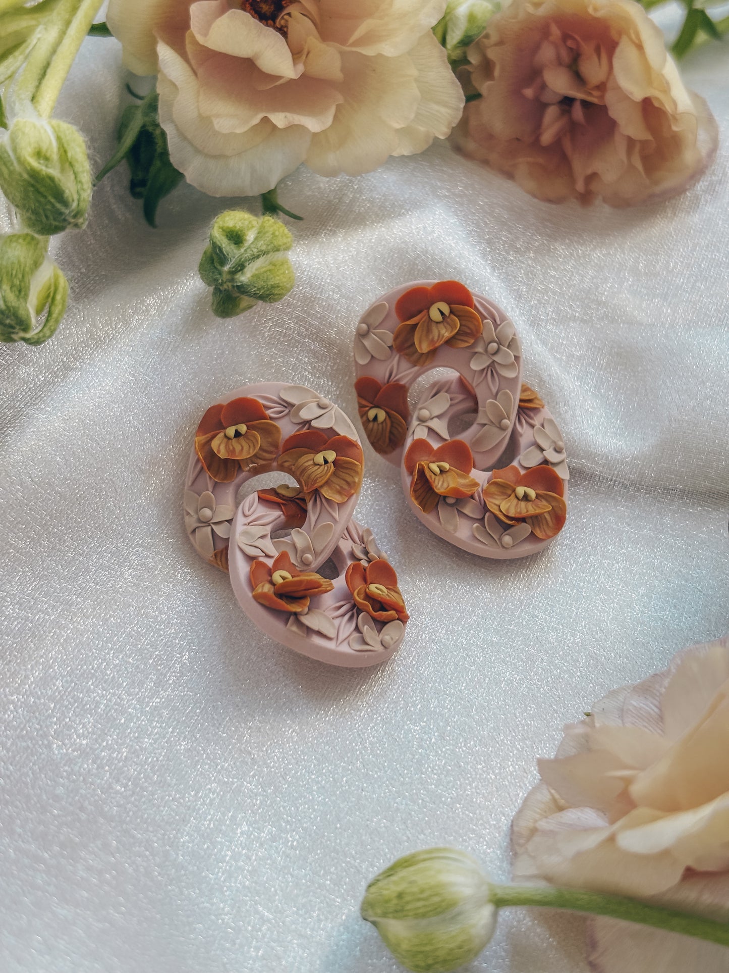 The Spring Chainlink Pansies (matching)