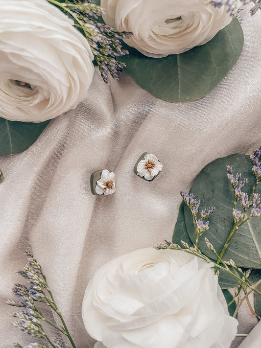 The Anemone Blooms Studs