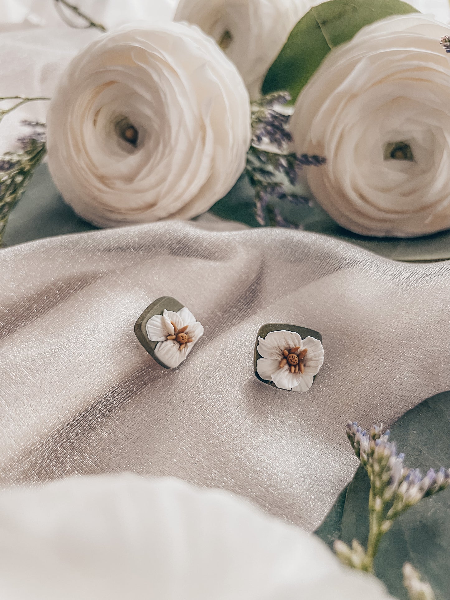 The Anemone Blooms Studs